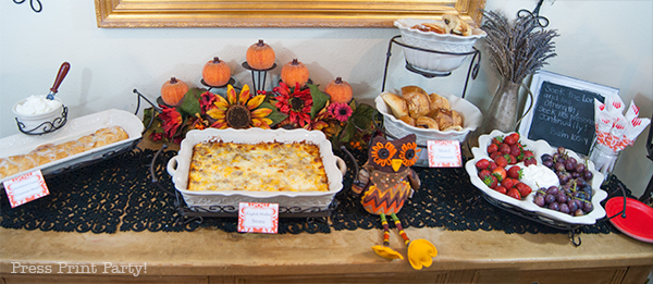 Fall-party-table-with-red-damask