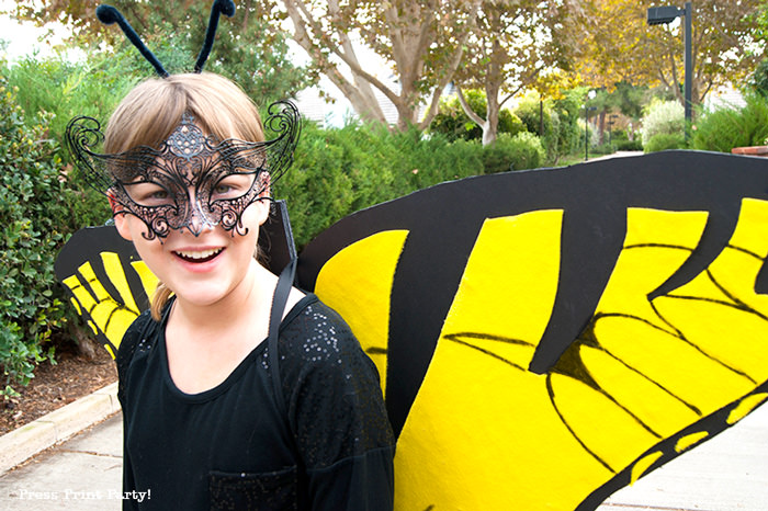 Girls with butterfly costume open wings - Press Print Party!