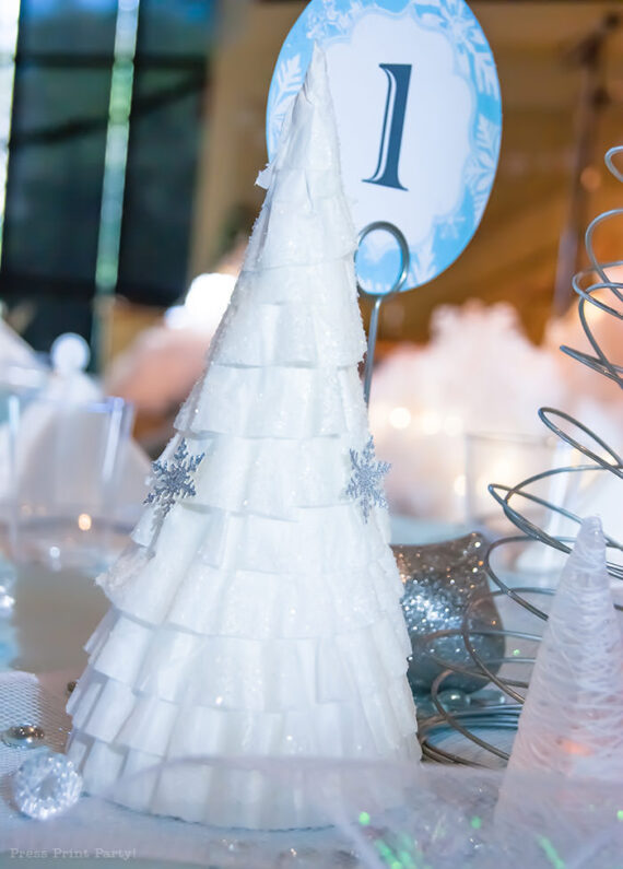 DIY Christmas Table Decor Blue Silver Winter Wonderland diy-christmas-table-decor-blue-silver-winter-wonderland