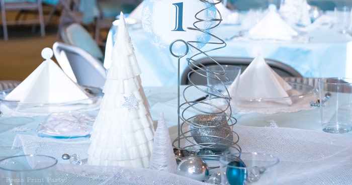 Delightful winter wonderland table setting Diy Christmas Table Decor Blue Silver Winter Wonderland