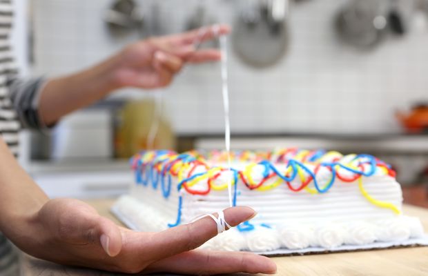 12 Best Birthday Party Hacks for parents - By Press Print Party. Cut a cake with floss.