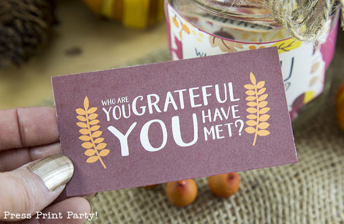 Free Thanksgiving printable conversation cards for Thanksgiving dinner activity. Game for Thanksgiving. free printable Thanksgiving ideas for dinner. What to do at Thanksgiving dinner. With questions to boost conversation. Fall leaves design. Put them in a jar with label. Press Print Party! What are you thankful for? Who are you grateful you have met?