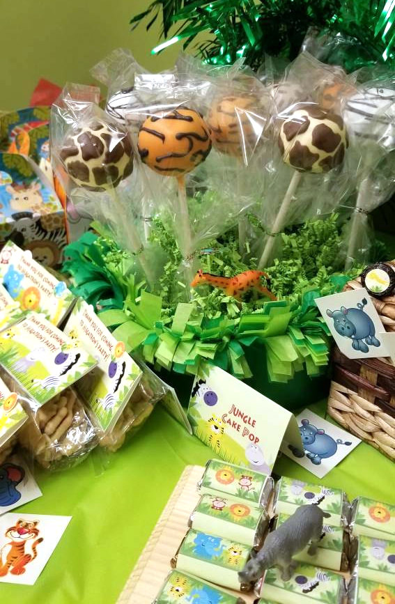 Jungle Party cake pops in animal prints