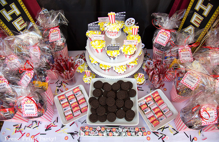 Backyard movie night dessert table.Backyard movie night party ideas - Movie night cupcakes with popcorn - Printables by Press Print Party!