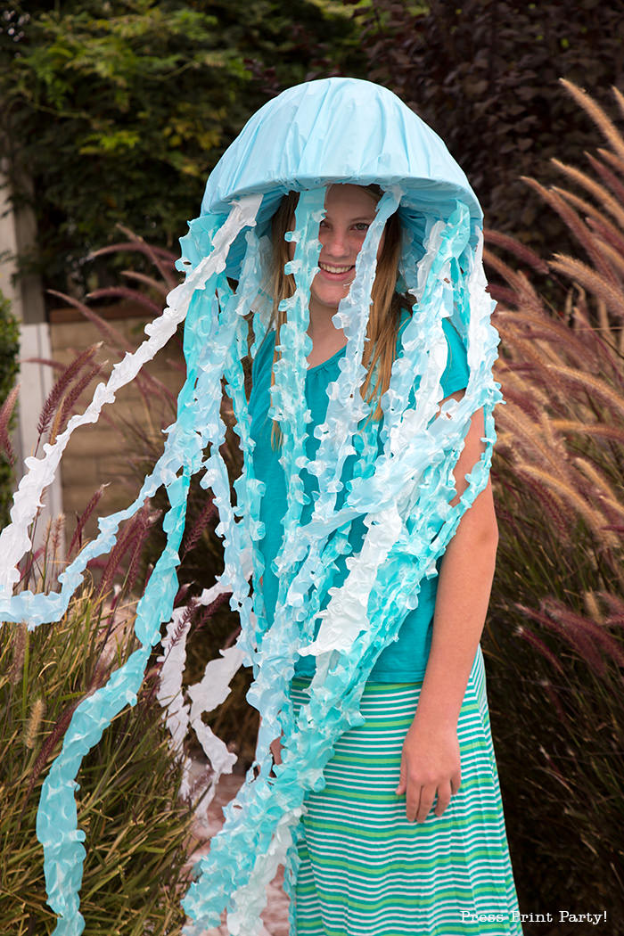 Girl with jellyfish costume for Halloween. Blue and white tentacles. light up halloween costume. easy jellyfish costume diy. easy. Press Print Party!