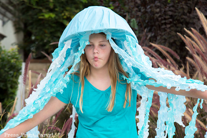 DIY Jellyfish Costume  Jellyfish halloween costume, Jellyfish costume,  Jellyfish halloween