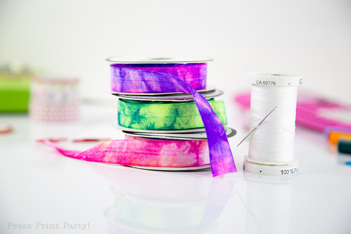 elastic band and thread for DIY pen holder - Press Print Party!