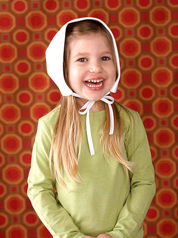 girl with pilgrim hat bonnet DIY