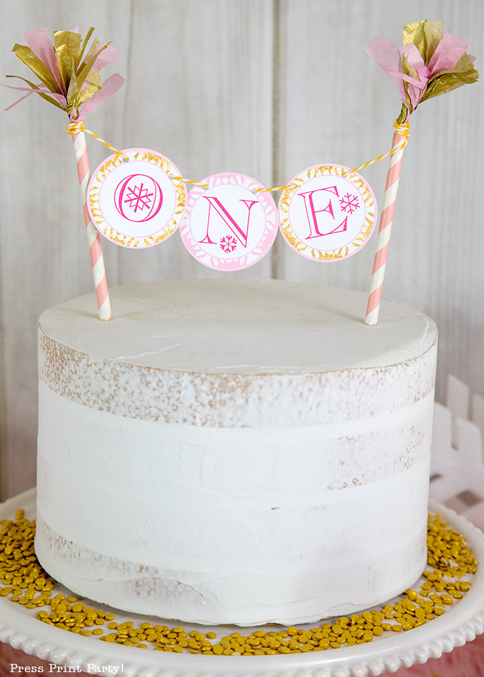 Winter onderland cake with toppers and gold sprinkles - Press Print Party!