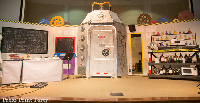Time Lab VBS stage, time machine -Science party decoration ideas DIY -Press Print Party!