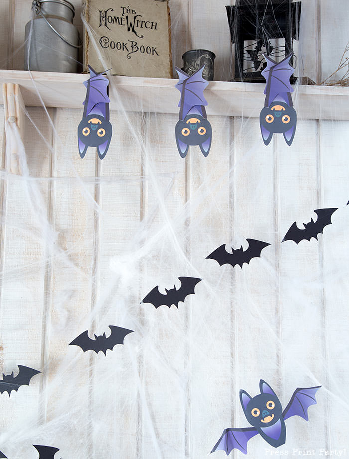 Free printable Halloween craft for kids - printable bat on a black pumpkin - Press Print Party! DIY Halloween decoration ideas. Bat Garland with hanign bats