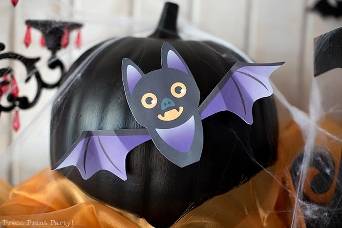 Free printable Halloween craft for kids - printable bat on a black pumpkin - Press Print Party! DIY Halloween decoration ideas.