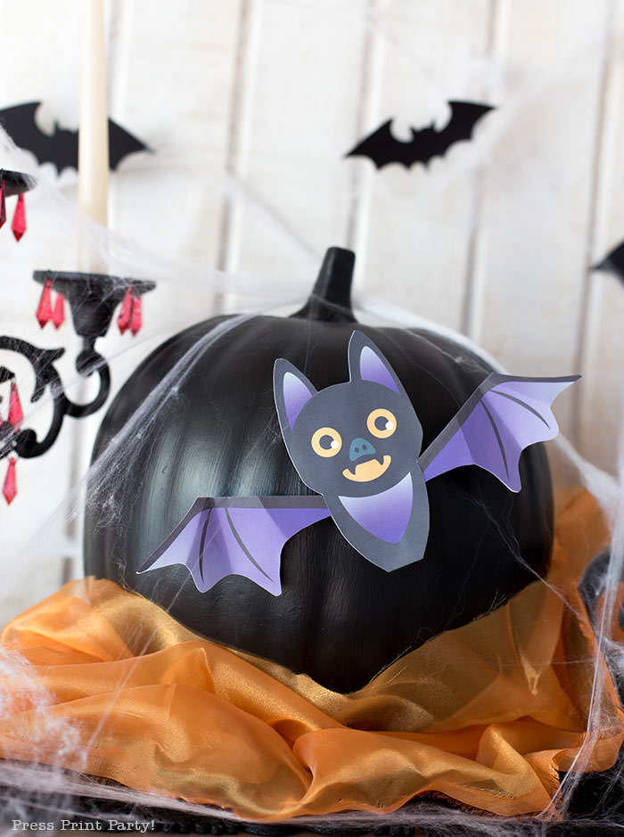 Free printable Halloween craft for kids - printable bat on a black pumpkin - Press Print Party! DIY Halloween decoration ideas.