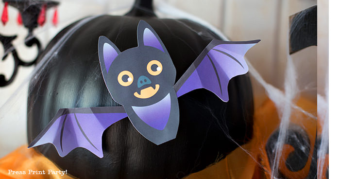 Free printable Halloween craft for kids - printable bat on a black pumpkin - Press Print Party! DIY Halloween decoration ideas.