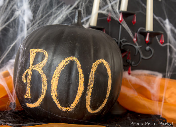 DIY Chalkboard pumpkin how to do chalk lettering with free printable desgins and instructions- Black chalkboard pumpkin with BOO for Halloween decorations- Press Print Party!