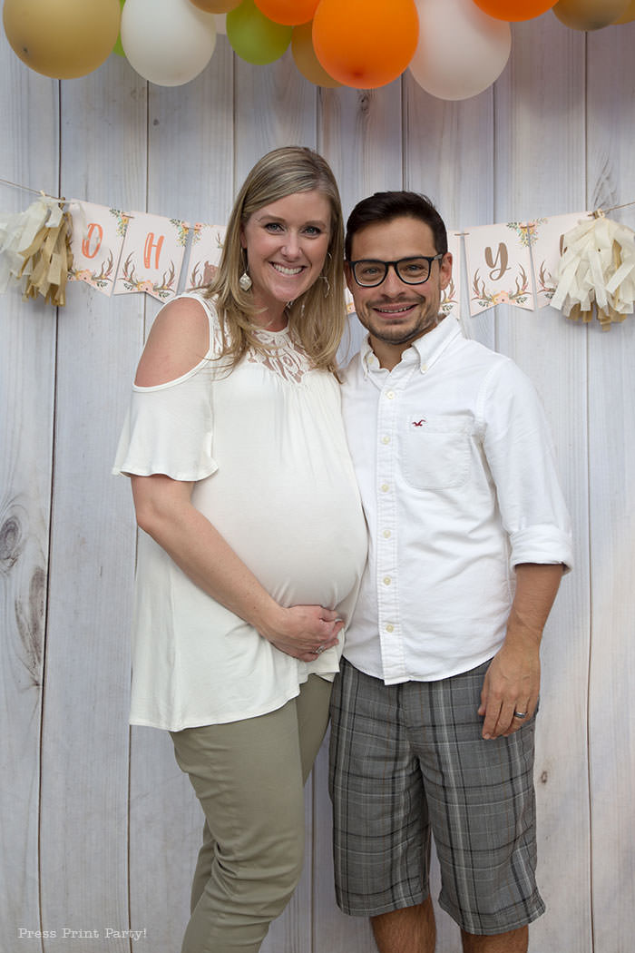 Oh baby printable banner and cute couple at woodland baby shower coed. mom to be.