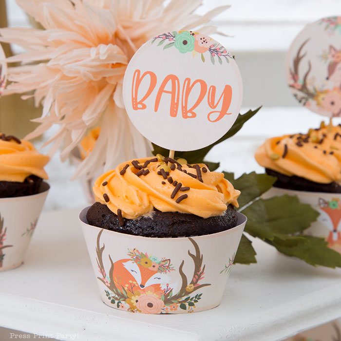 woodland baby shower cupcake toppers and wrappers printable. Chocolate cupcakes with orange frosting and chocolate sprinkles. Woodland animals Baby Shower Theme with woodland creatures and forest animals party supplies. Woodland decoration girl baby shower ideas. Can be used for woodland birthday party. Rustic forest animals with flowers and antlers. Fox baby shower, Deer baby shower.