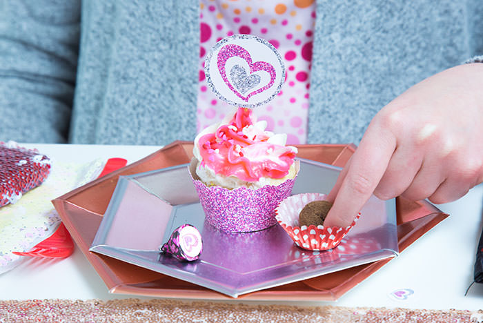 Glitter cupcake wrapper and toppers with heart for valentine's day and chocolate truffle - Press Print Party!