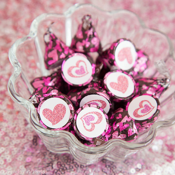 Hershey Kisses lava cake with free printable glitter heart labels. Galentine's day party ideas for teen - Press Print Party!
