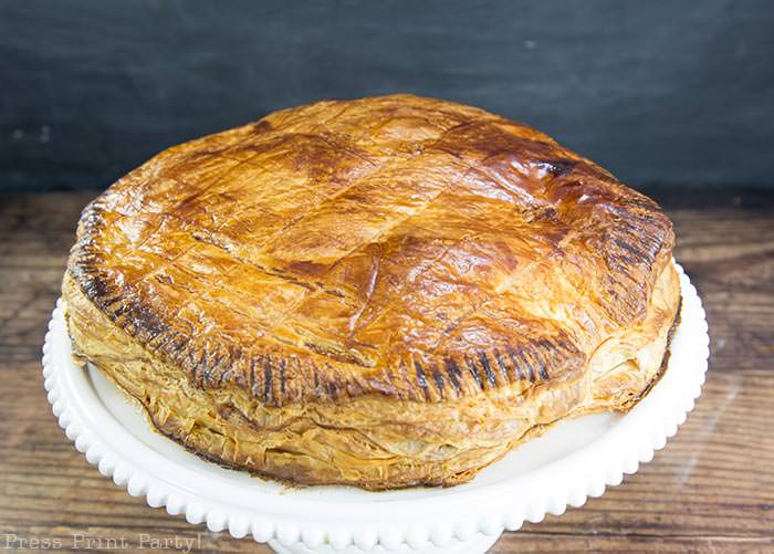 Authentic galette des rois recipe - French kings cake pastry with almond paste. French tradition, French style kings cake. easy to make with golden crown by Press Print Party!