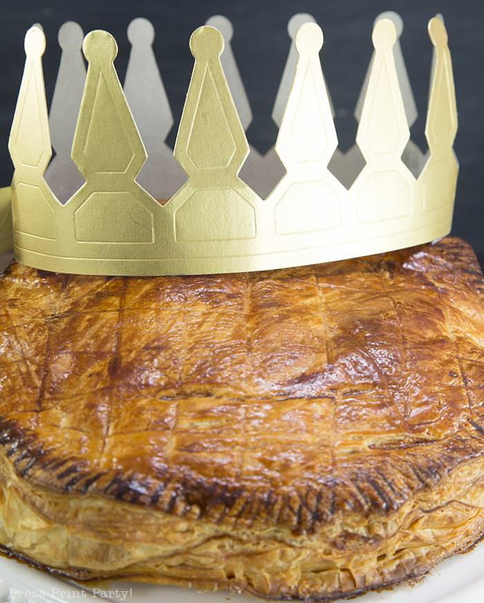 Authentic galette des rois recipe - French kings cake pastry with almond paste. French tradition, French style kings cake. easy to make with golden crown by Press Print Party!