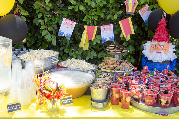 Snack and drinks table - The amazing race party ideas - Press Print Party!