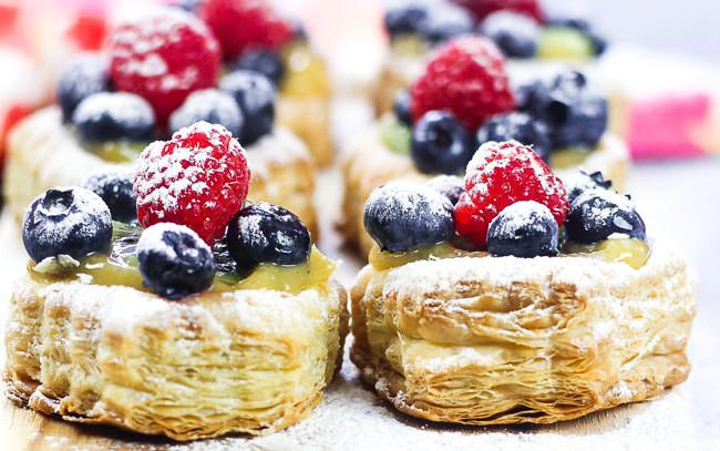 Easy party desserts Finger foods - Lemon-Curd-Fruit-Tarts