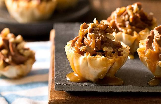 Easy party desserts Finger foods - No-Bake-Turtle-Cheesecake-Phyllo-Cups