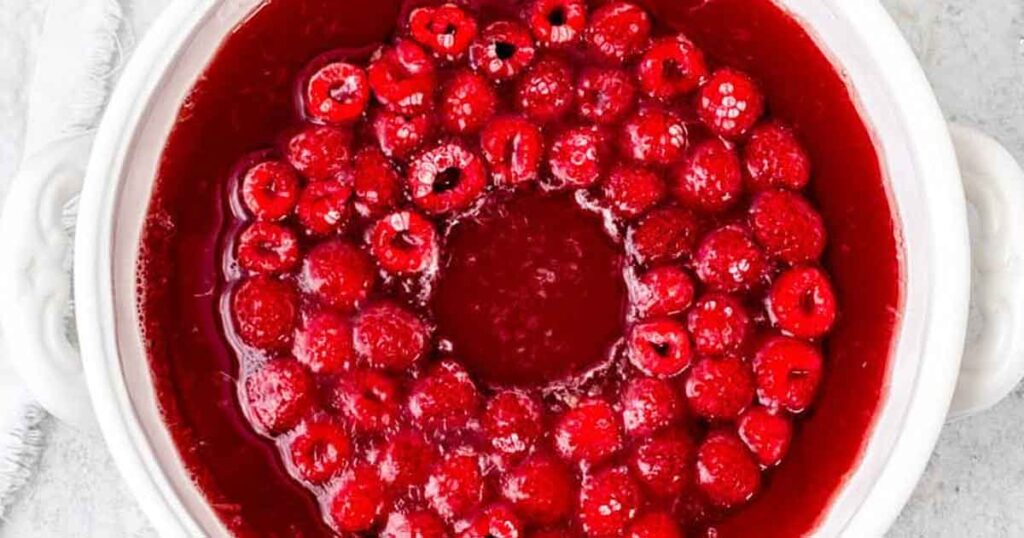 reapberries christmas punch -35 Great Christmas Punch Recipes to Make for a Crowd - holiday party punch - Press Print Party