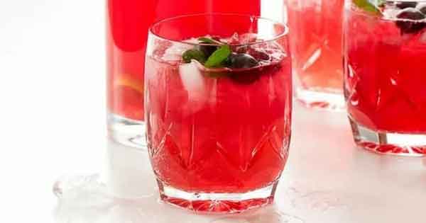cranberry vodka punch recipe - 35 Great Christmas Punch Recipes to Make for a Crowd - holiday party punch - Press Print Party