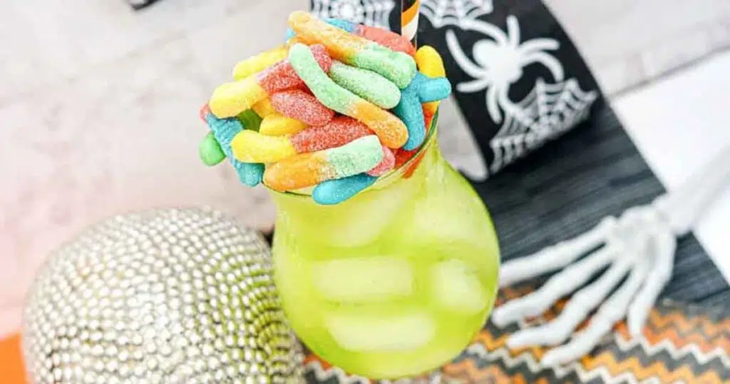 rum green halloween cockail- 33 Wickedly Fun Recipes for Halloween Drinks ideas non alcoholic for Kids & alcoholic for Adults - Press Print Party