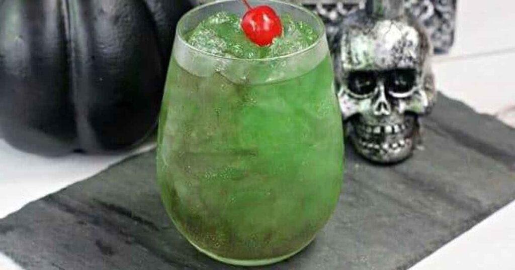 dead eater draught cocktail- 33 Wickedly Fun Recipes for Halloween Drinks ideas non alcoholic for Kids & alcoholic for Adults - Press Print Party