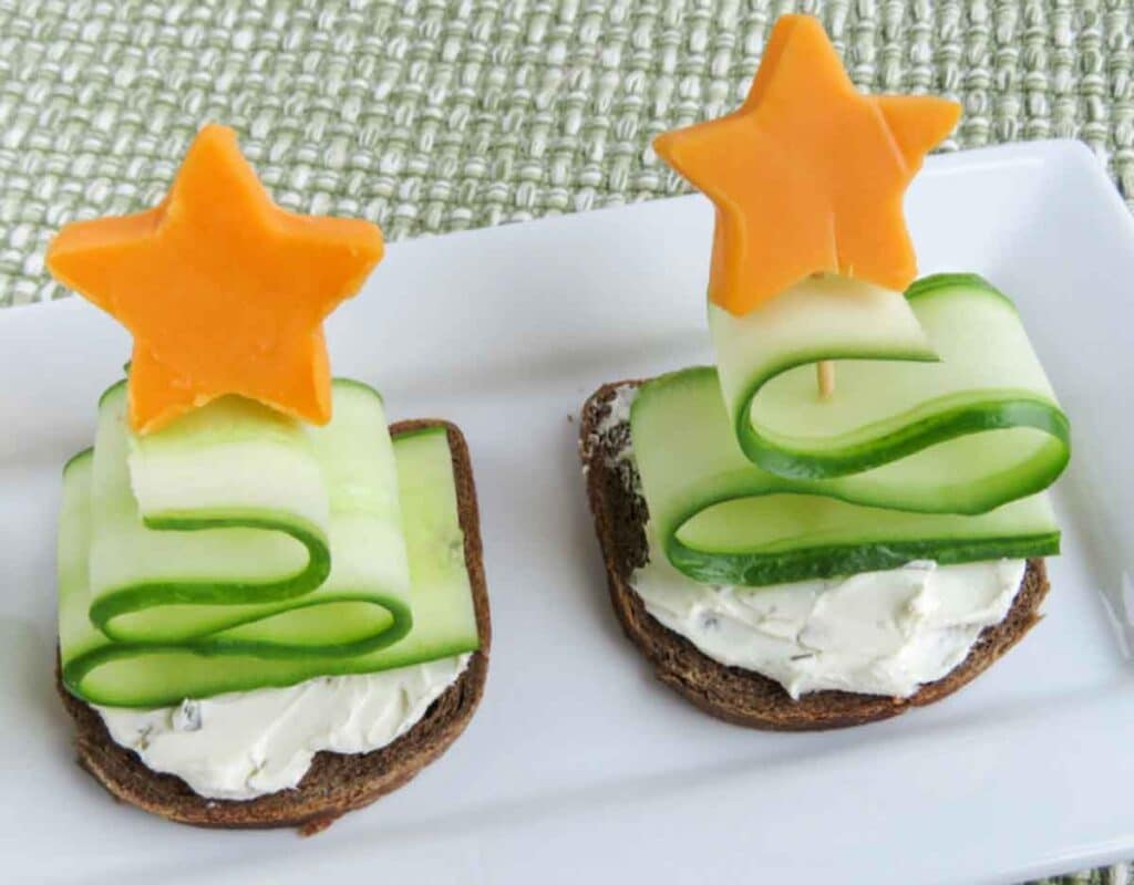 Christmas Tree Appetizers - Press Print Party - mini sandwiches with cucumber and cheese