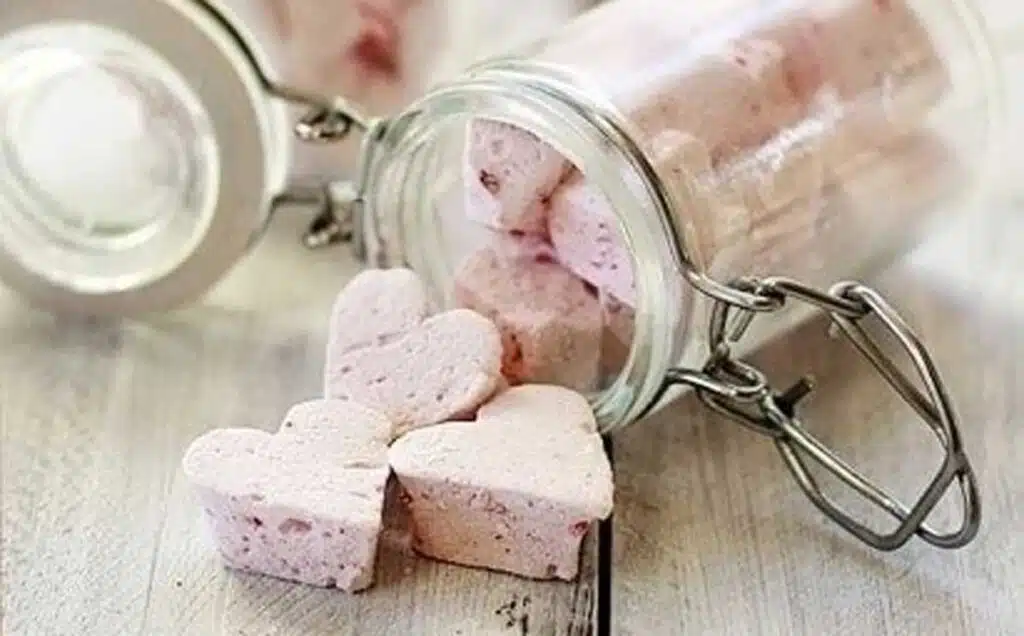 raspberry vanilla bean marshmallows homemade -Valentine Snack Ideas for Classroom parties at school - Press Print Party!