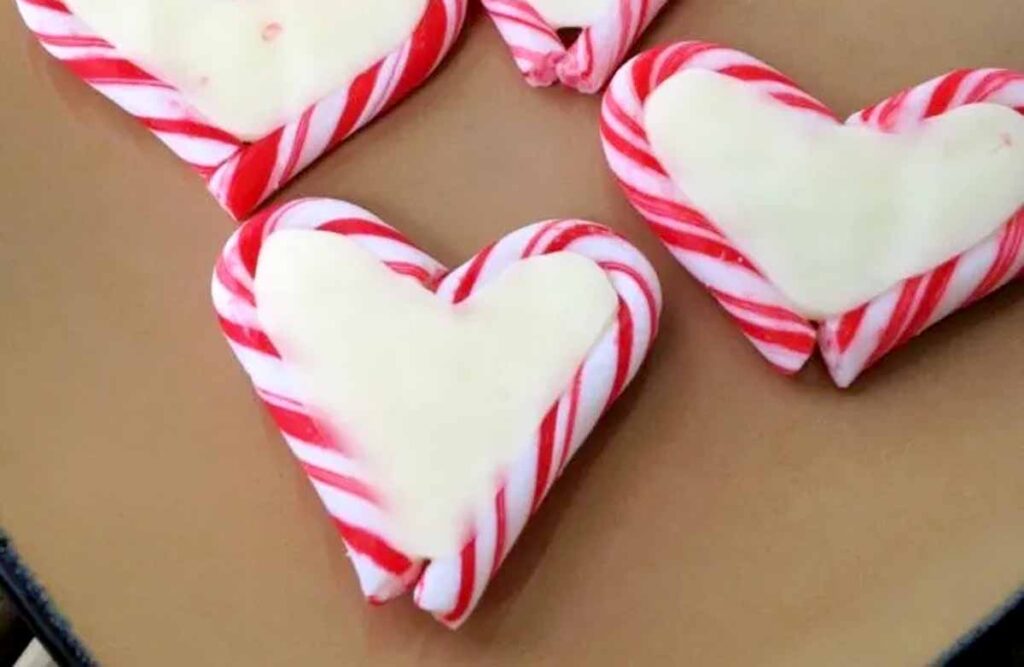 candy cane chocolate hearts - Valentine Snack Ideas for Classroom parties at school - Press Print Party!