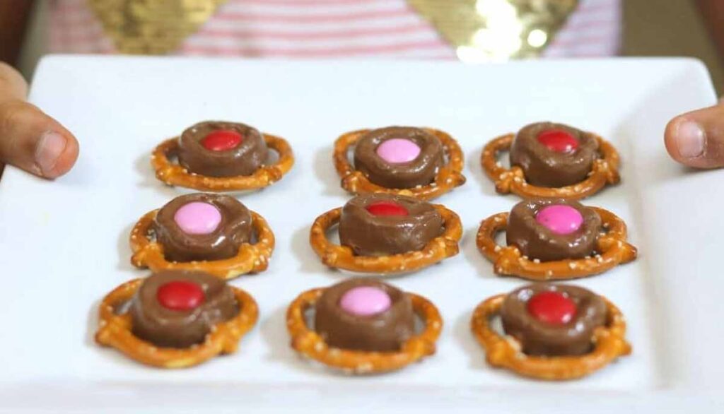 pretzel treat - Valentine Snack Ideas for Classroom parties at school - Press Print Party!