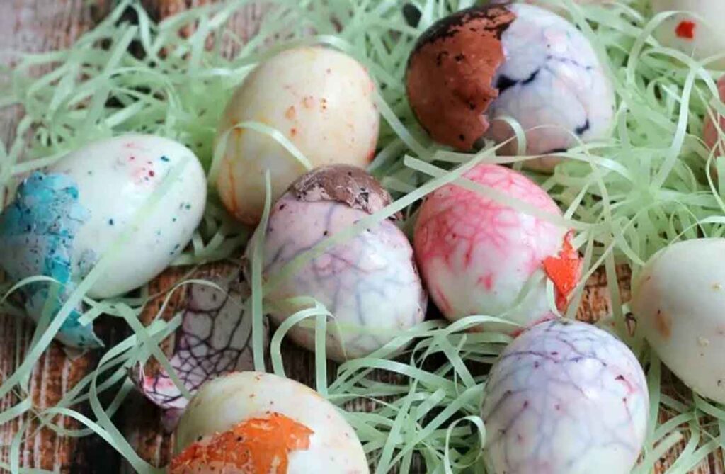 Dinosaur eggs with kool aid. - 13 Creative Ideas for Coloring Easter Eggs with the Kids- Press Print Party!