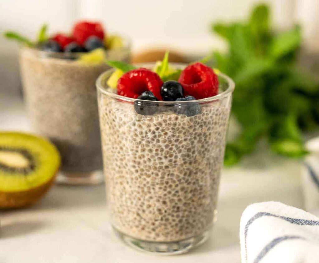 oats chia pudding-15 easy 3 ingredients desserts to satisfy your sweet tooth. Desserts with 3 ingredients - Press