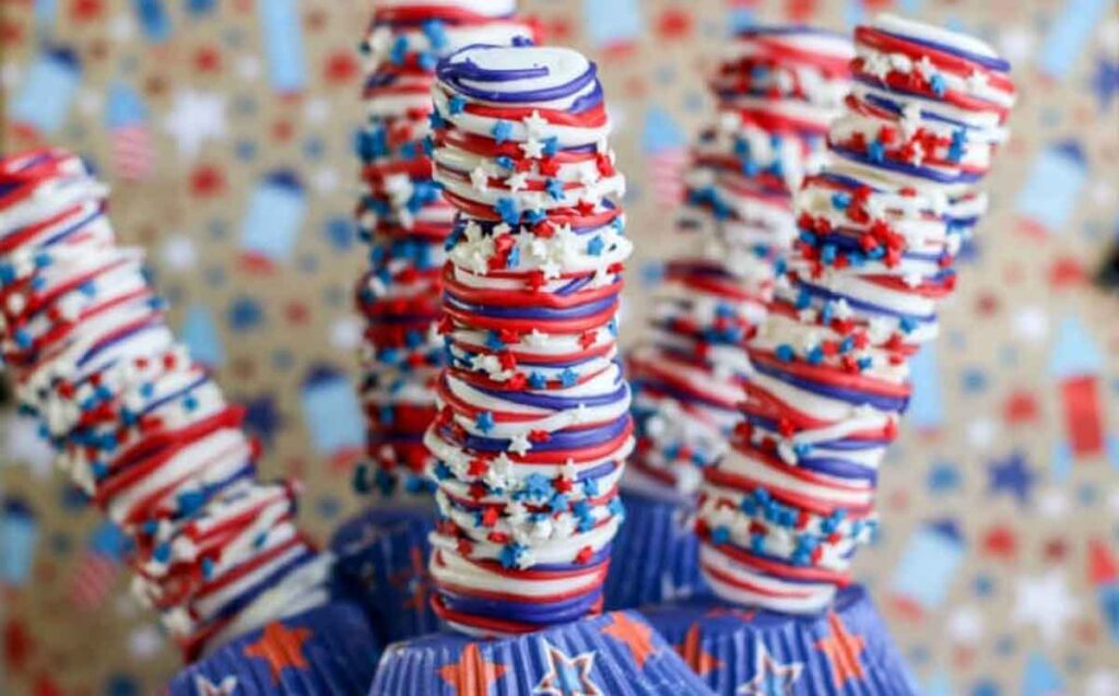 patriotic marshmallow pops - 75 Red White and Blue Food Ideas and Patriotic Recipes for fourth of July, memorial day. Press Print Party!