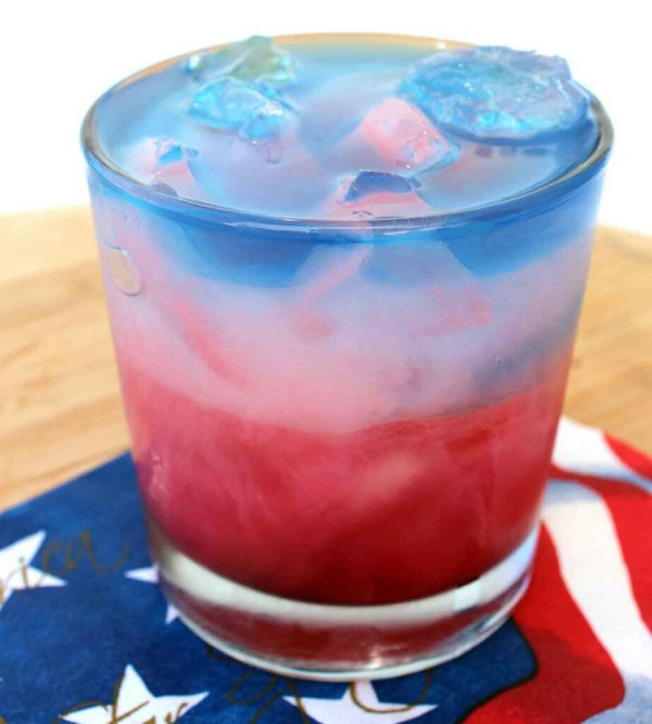 star stripes mocktail- 75 Red White and Blue Food Ideas and Patriotic Recipes for fourth of July, memorial day. Press Print Party!