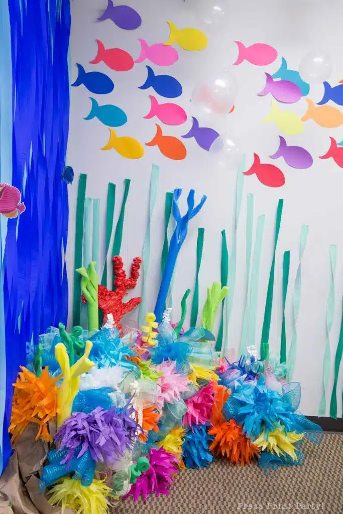 under the sea coral reef decoration ideas with fish on the wall.