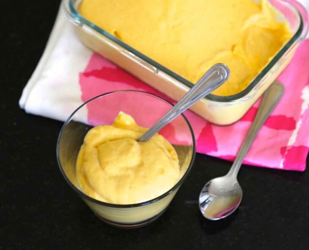 Mango mousse -15 easy 3 ingredients desserts to satisfy your sweet tooth. Desserts with 3 ingredients - Press Print Party
