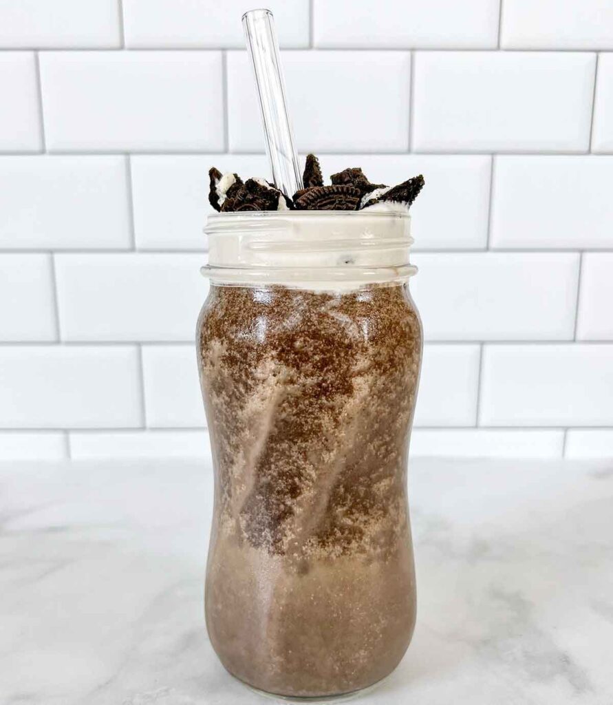 oreo milk shake-15 easy 3 ingredients desserts to satisfy your sweet tooth. Desserts with 3 ingredients - Press
