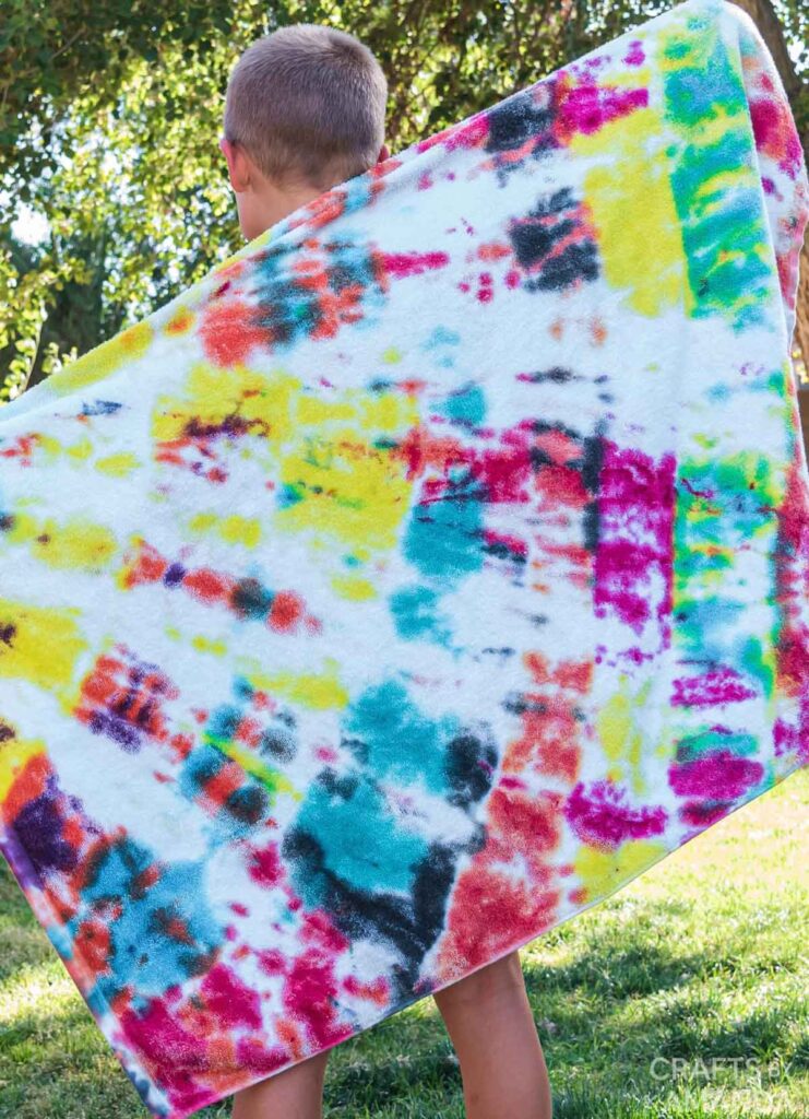 tie dye beach towel - 23 DIY Summer Fun Activities to Get Kids off the Couch Now - Press Print Party!