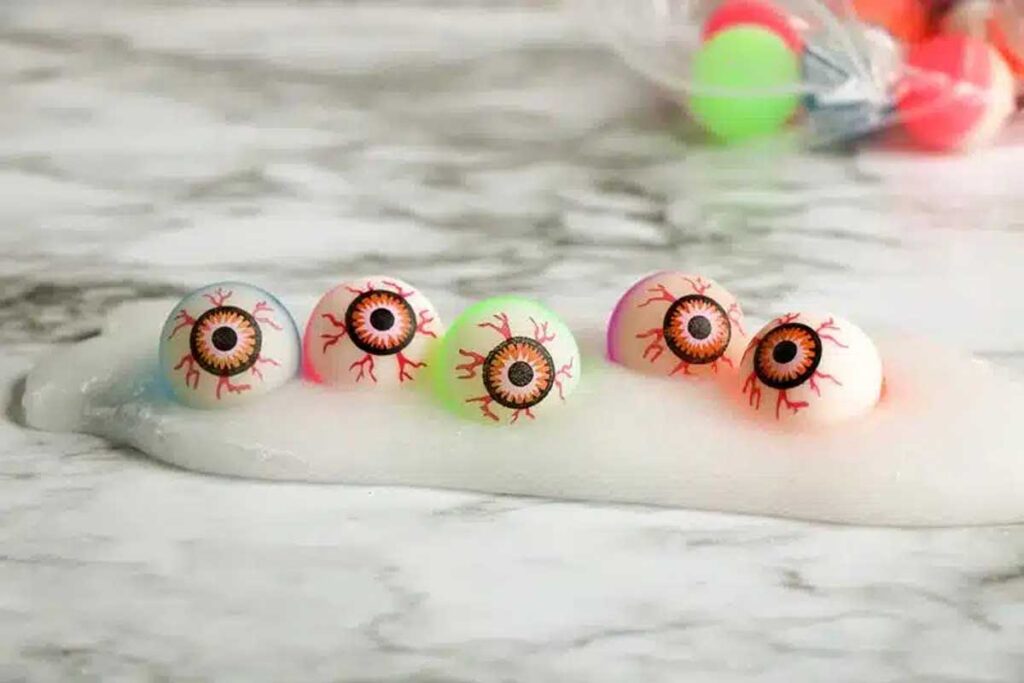 slime eyes -19 Festive and easy Halloween crafts for kids - Press Print Party!