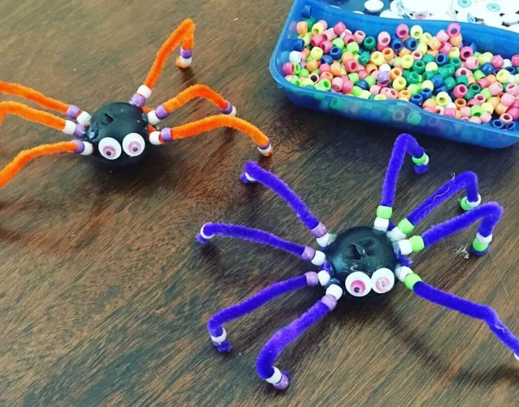 pipe cleaner spiders - 19 Festive and easy Halloween crafts for kids - Press Print Party!