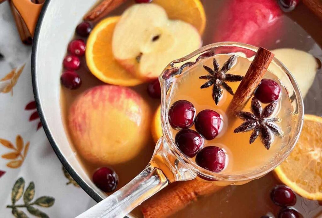 fall punch - Tasty Thanksgiving punch recipe non-alcoholic and alcoholic to feed a crowd. Press Print Party