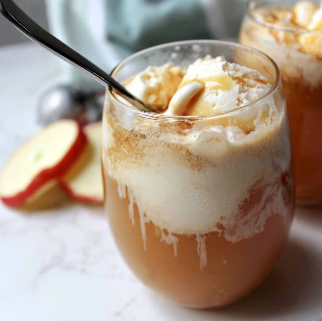 apple cider floats- Tasty Thanksgiving punch recipe non-alcoholic and alcoholic to feed a crowd. Press Print Party