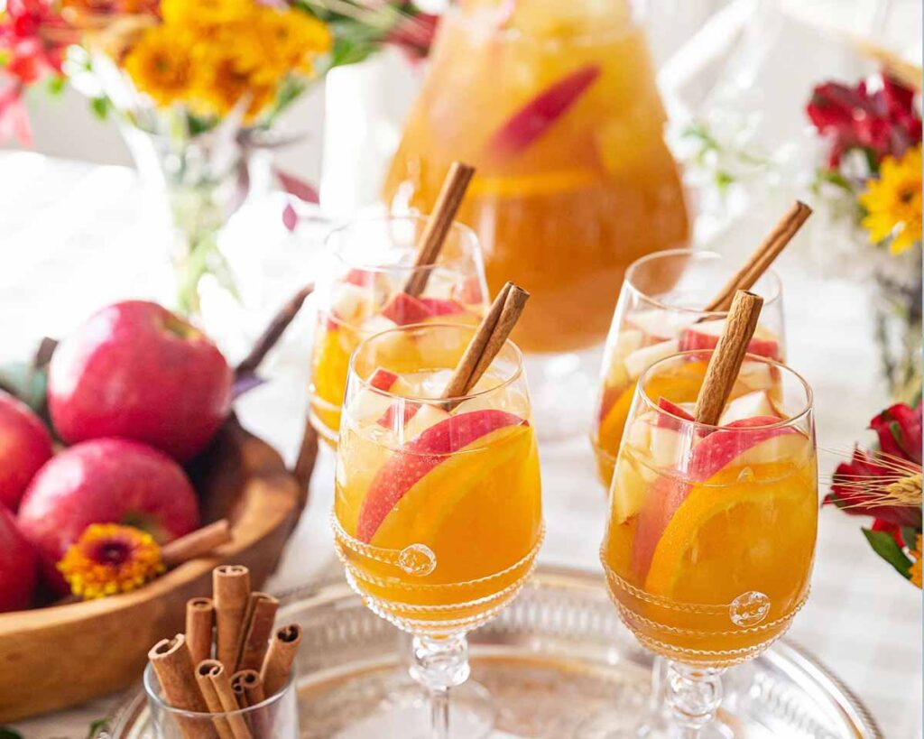 apple cider punch - Tasty Thanksgiving punch recipe non-alcoholic and alcoholic to feed a crowd. Press Print Party