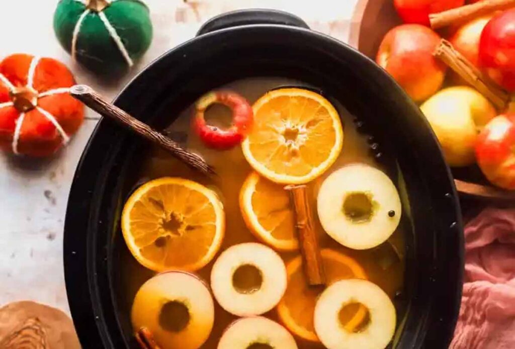 pumpkin cider slow cooker- Tasty Thanksgiving punch recipe non-alcoholic and alcoholic to feed a crowd. Press Print Party